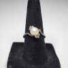 Image 1 : Stunning 10K White Gold Pearl Ring - Size 5.5 - Total Weight: 3.0g