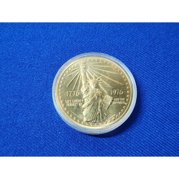The National Bicentennial Medal American Revolution 1776-1976 in Capsule