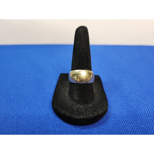 14K Gold Ring - Size 7.5 - 6.7g 