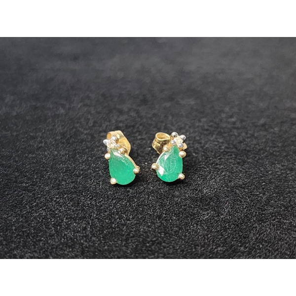 14K Yellow Gold Teardrop Emerald Gemstone Stud Earrings TW: 1.1g