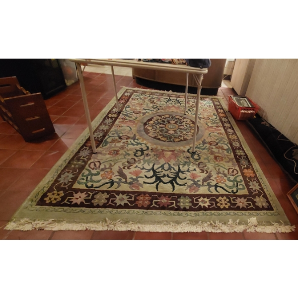 7 1/2 Ft x 5 1/2 Ft Rug Carpet As Shown In Very Good Condition