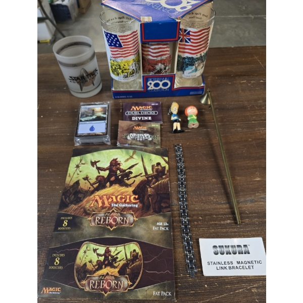 Mixed Lot incl Magic Cards, Star Trek Cup, Bicentennial Glasses and more