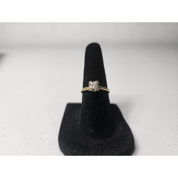 14K Yellow Gold Ring Solitaire-Style - Size 5 - TW: 1.8g