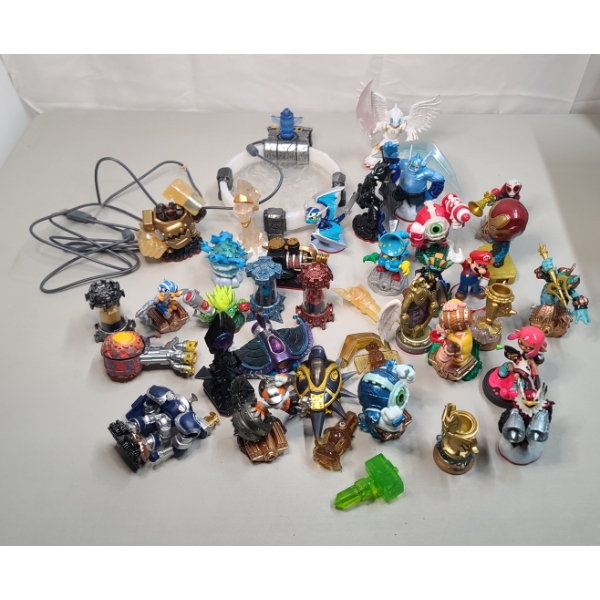 Lot Of Assorted Skylanders & Nintendo Amiibo Figures