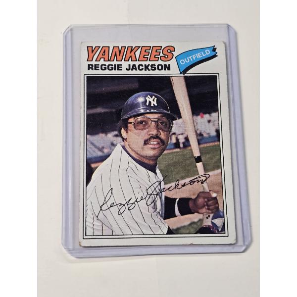 1977 Topps REGGIE JACKSON NY Yankees Baseball Card #17 - Excellent Condition