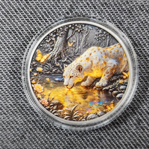 Beautiful Snow Leopard Colorized Artwork 1 Oz .999 Fine Copper Round in Capsule