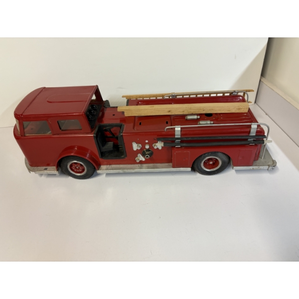 Metal Fire Truck with 2 Ladders, 2 hoses & 2 extinguishers - Buddy USA Tires