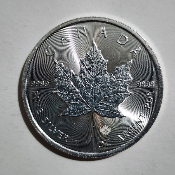 2022 Canada Maple Leaf 1 Oz .9999 Fine Silver Round Ft. Queen Elizabeth