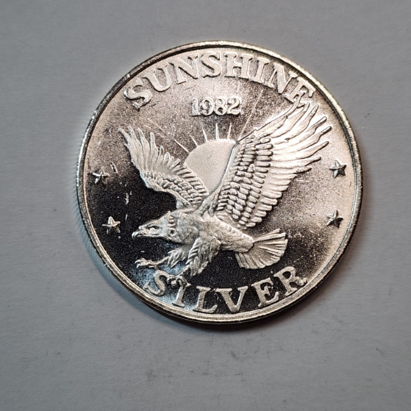 1982 Sunshine Minting One Troy Ounce .999 Fine Silver Round