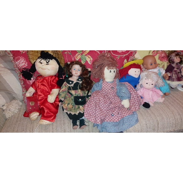 Fantastic Group In Fantastic Condition - Highly Collectible 13 Dolls Including Cabbage Patch Preemie
