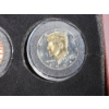 Image 5 : Kennedy Half Dollar 4-Coin Collection ft. Holo, Gold-Plated, Colorized In Wooden Display