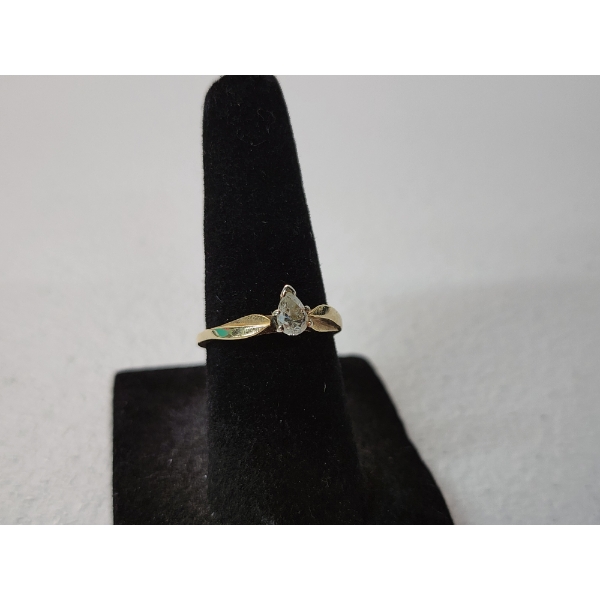 14K Yellow Gold Ring With Pear-Shaped Diamond - Size 5 - Total Weight: 1.9g