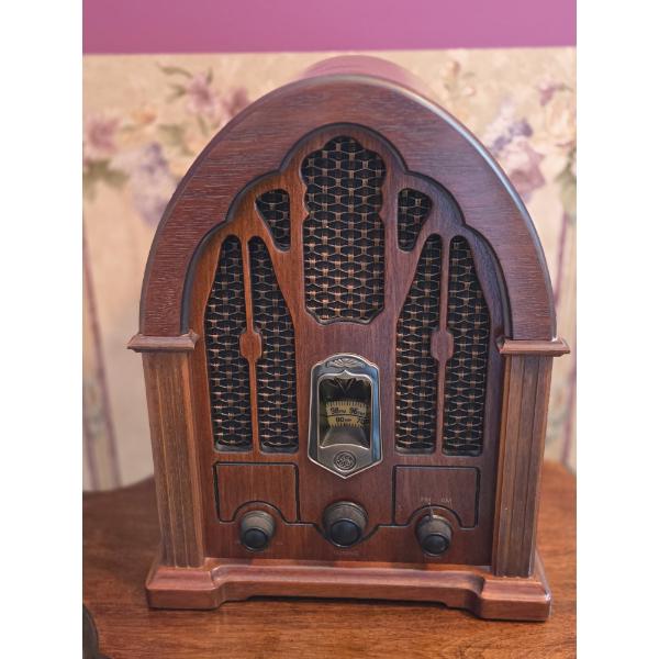Louisville Home Pickup - Vintage Style Cathedral Type Console Radio - Am / FM 11 x 15  Excellent