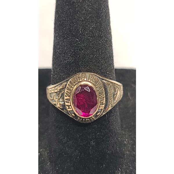 10K Yellow Gold Cuyahoga Heights High 1990 Class Ring - Size 7 - Weight: 6.3g