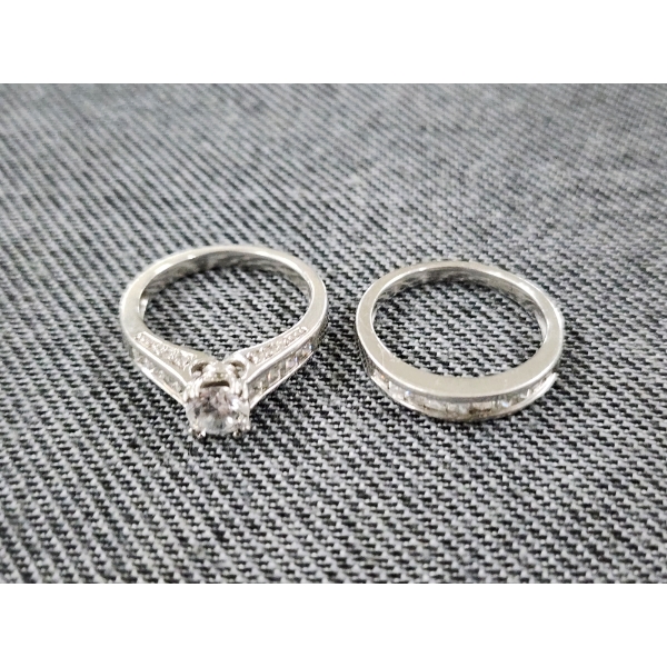 Beautiful Sterling Silver Rings Featuring Nice Clear Stones ~ Weighing 6.2 Grams ~ Size 7