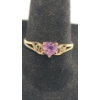 Image 2 : Women's 10K Yellow Gold Heart Shaped Amethyst Filigree Ring - Size 8 - Weight: 1.2g