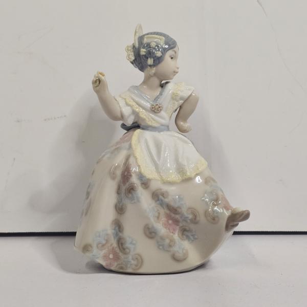 Lladró Carmencita Porcelain Figurine, 5373, 5.5x3.75"