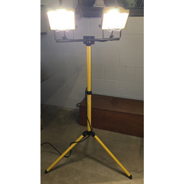 Heavy duty Halogen Work Light on Stand - Adjustable Height