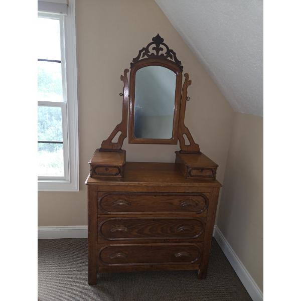 *Pick Up At Mantua Home-No Shipping Available* Absolutely Beautiful Victorian Style 39Wx18Dx70T Vint