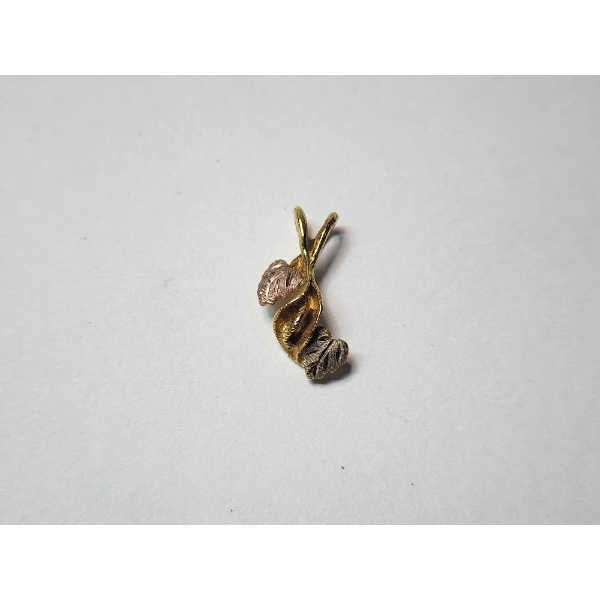 10K Multi-Color Gold Leaf Necklace Pendant - Total Weight: 1.1g