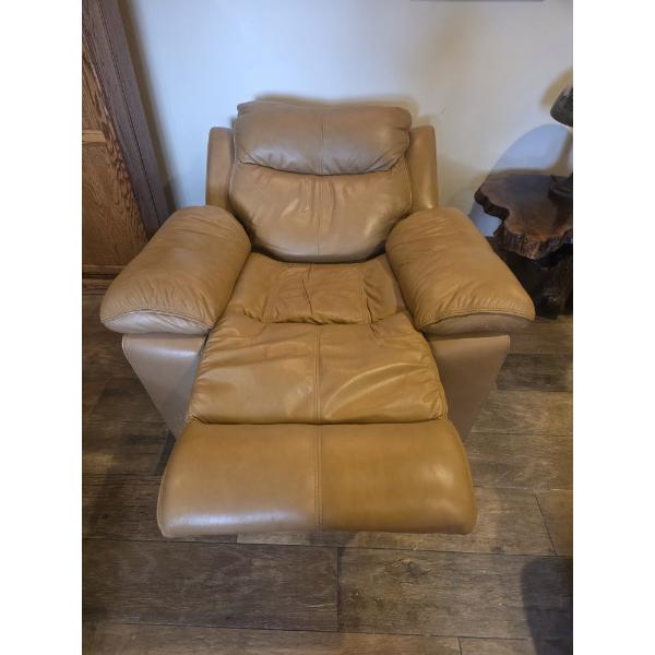 Flexsteel Power Recliner Soft Brown Leather With Accent Pillows