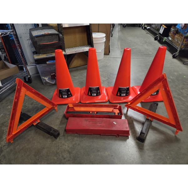 Four New 18'' Rubber Safety Cones And DOT Triangle 3 Foldable Flare Kit