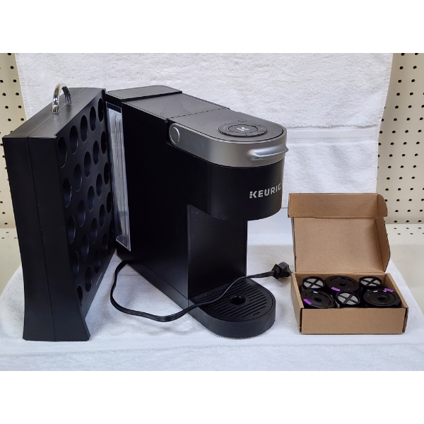 Keurig Hot Brewer Model K900 (Gently Used) With Mindreader WALL K-Cup Storage & NEW Cup Filters