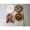 Image 12 : Lot of Elvis Presley Collectibles: Clocks, Frisbee, Dish, Figurine 