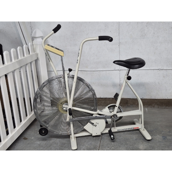 LIKE NEW - SCHWINN  AIRDYNE  EXERCISE FITNESS BIKE / BICYCLE  - DUAL ACTION 
