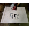 Image 3 : Hydraulic Table with Vise Mounted and More - Hydraulic needs to be replaced - 25.5x19