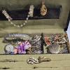 Image 3 : Vintage Mid Century Jewelry Collection In Green Case