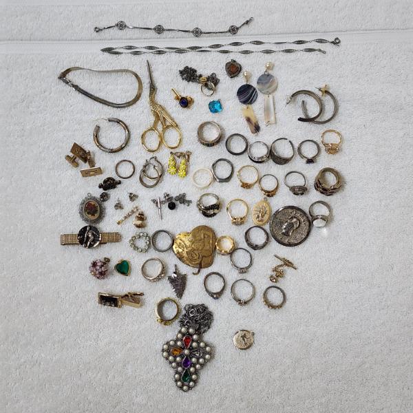 Nice Assortment of Vintage Fashion Jewelry Including Many Rings, Necklaces & Pins!