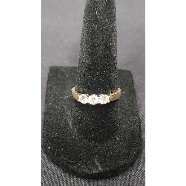 14K Gold Ring Weighing 2.2 Grams With Clear Stones