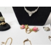 Image 7 : Lot of Assorted Costume Jewelry: Gold-Plated Pieces, Rings, Necklaces, Bracelets