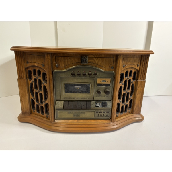 Thomas Pacconi Classics all-in-one stereo system -  3-speed belt-drive turntable with CD & Cassette 