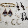 Image 7 : Lot of Assorted Fashion Costume Jewelry 