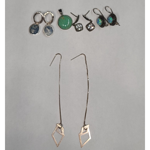 Assorted Sterling Silver Earrings & Necklace Pendant - Total Weight: 15.7g