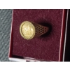 Image 9 : 1949 9ct Saint George & Dragon Medallion Ring - Size 7 - Weight: 1.8g