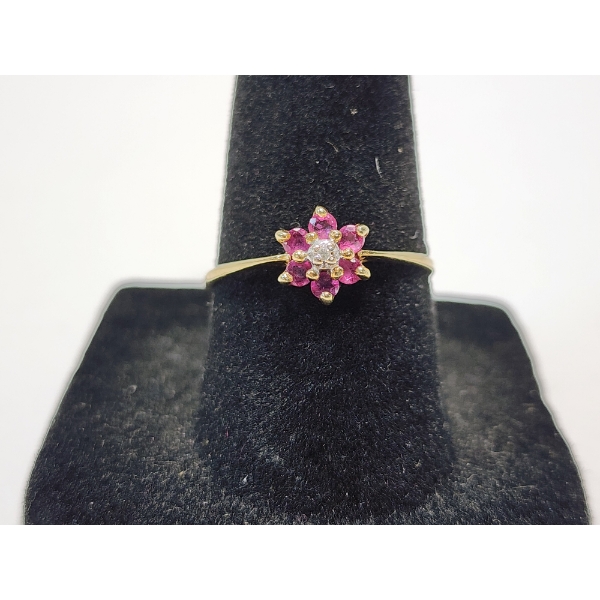 14K Yellow Gold Cluster Ruby and Clear Stones Ring - Size 7 - TW: 1.2g