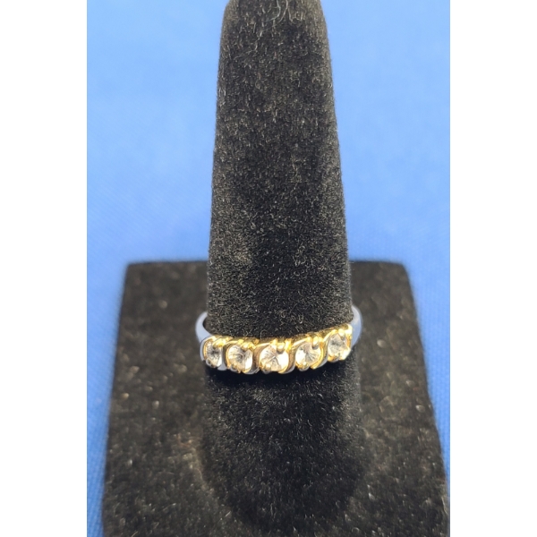 Women's 10K Gold Ring With Clear Stones - Size: 1.7g