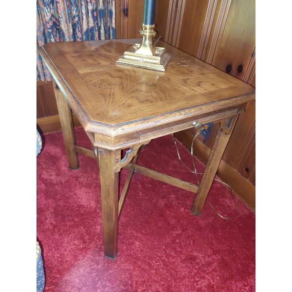 As Pictured Nice End Table 28 x 22 x 26 In Excellent Condition