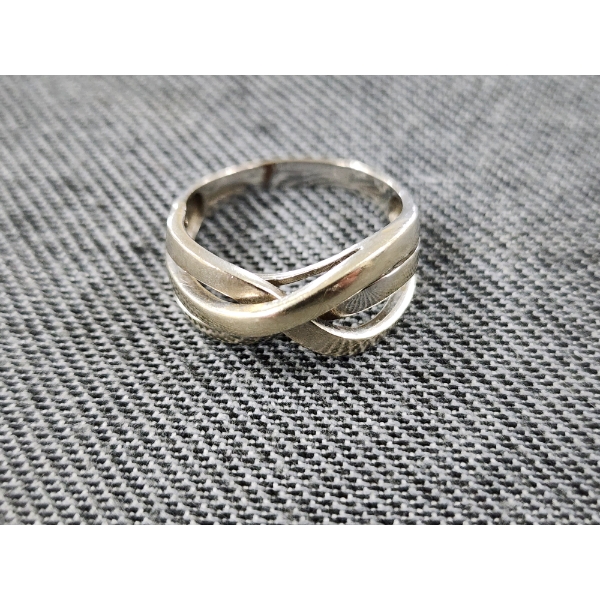 Very Nice 14K White Gold Ring Weighing 5.1 Grams ~ US Size 10 