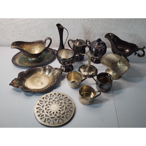 Large Lot of Assorted Vintage Silverplated Serving Items TW: 6.4lbs