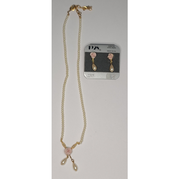 Lovely Pearl Like Fashion Necklace With Matching Stud Back Dangle Earrings 