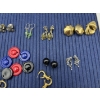 Image 5 : Large Lot of Earrings - Costume Jewelry - Beautiful Pieces - Leaf Earrings - Buttons - Frog Earrings
