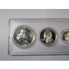 Image 2 : United States 1960 Mint Set: 90% Silver Half Dollar, Quarter, Dime