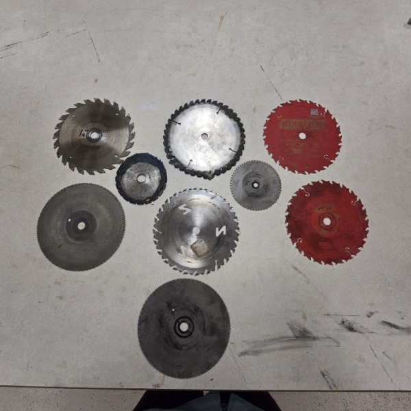 (7) 7 1/4" Wood & (2) 4 1/2" Wood - Saw Blades