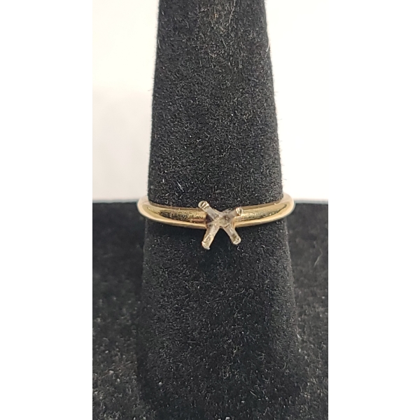 14K Yellow Gold Plumb Solitaire Engagement Ring Setting - Size 5 - Weight: 1.6g