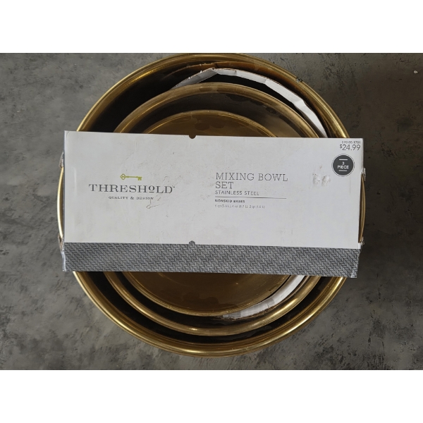 Brand New Threshold 3 Piece Stainless Steel Mixing Bowl Set 