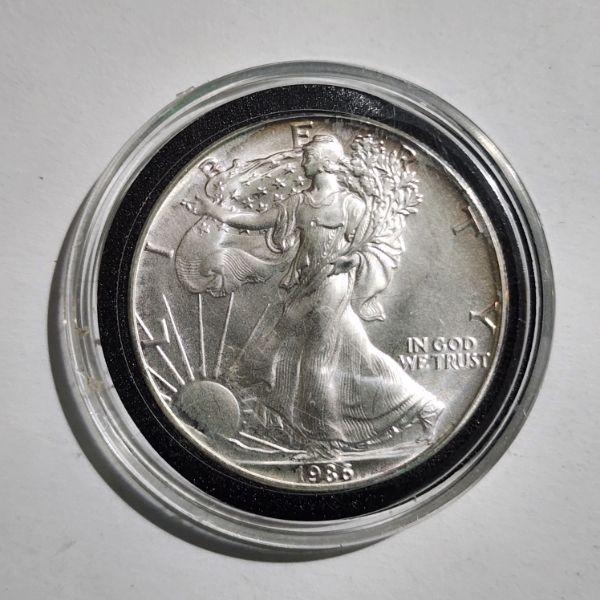 1986 United States 1 Oz .999 Fine Silver American Eagle Round in Capsule